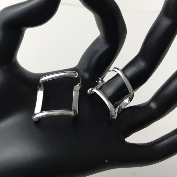 14K gold Jewelry - Stunning, modern high polished 14K gold earrings